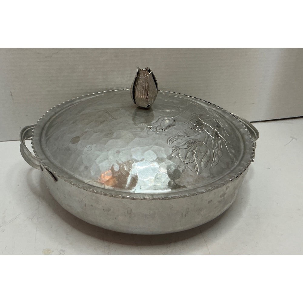 Vintage Hammered Aluminum Casserole Dish Tulip Lid 10in Mid Century